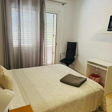 Privada Con Balcon Проживание в семье